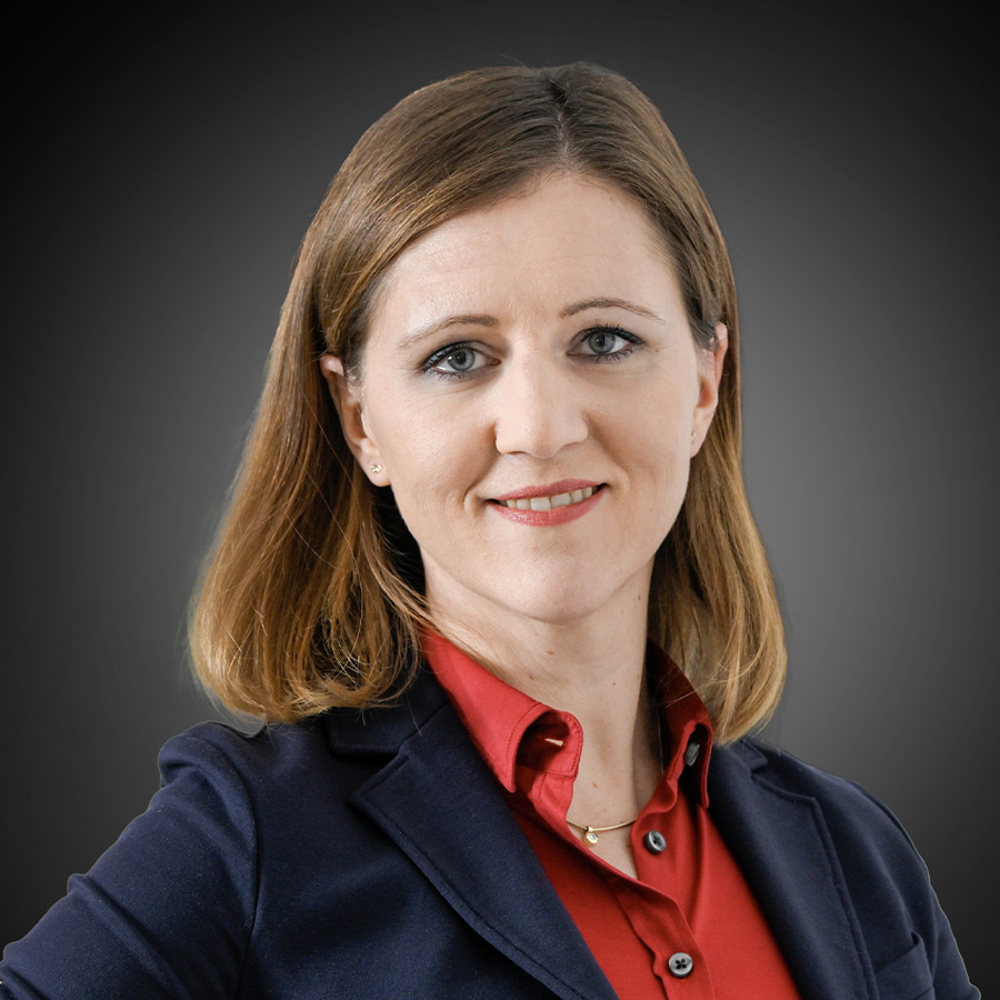 Veronika Rauschel Headshot